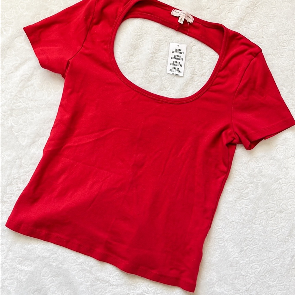 NWT Urban Outfitters Truly Madly Deeply Red Open Back Cropped Tee - Picture 3 of 4